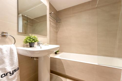 Koupelna v ubytování Apartamentos Michelangelo Arysal