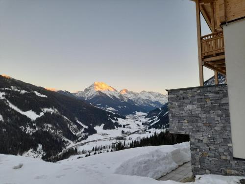 Vue générale sur la montagne ou vue sur la montagne depuis l'appartement