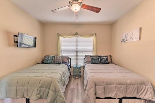 Gallery image of Lakefront Corsicana Condo with Balcony and Pool Access in Corsicana