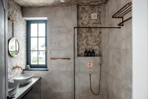 a bathroom with a shower and a sink at Loftlakásom**** in Veszprém