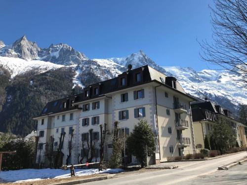 Photo de la galerie de l'établissement Chamonix : Appartement 64m², Centre-Ville, 6 Pers, Proche Pistes et Brévent - FR-1-507-14, à Chamonix-Mont-Blanc