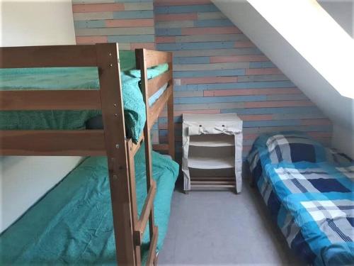 a bedroom with two bunk beds in a attic at gîte « Chez Albertine et Thérèse » in Ruffigné