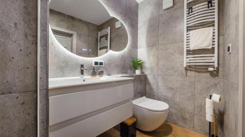 Phòng tắm tại Apartament Lux Japoński Żuraw - Perłowa Przystań Holiday City