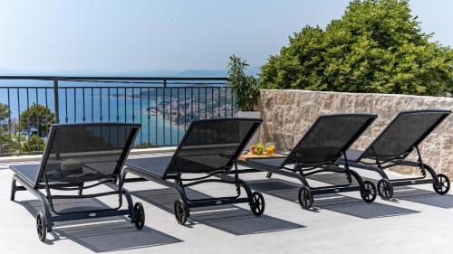 Villa KING with private pool with hydromassage, 4 bedrooms, 3km from sea and town Omiš
