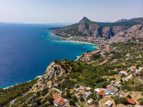 Villa KING with private pool with hydromassage, 4 bedrooms, 3km from sea and town Omiš