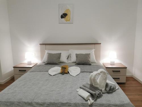 Кровать или кровати в номере Apartmani Tripalo