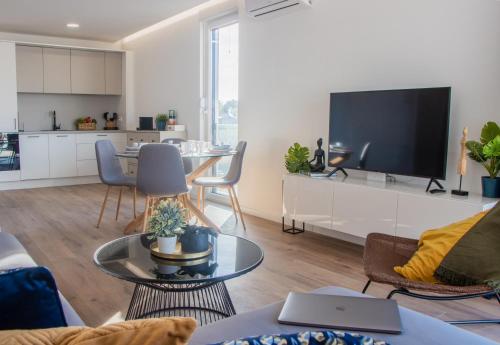 Apartment Navale with a roof terrace and a heated pool
