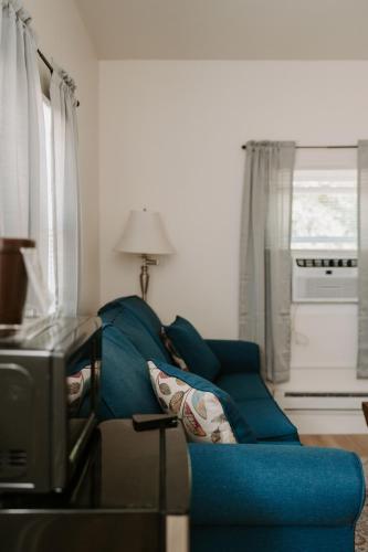 Χώρος καθιστικού στο Blue Moon Motel