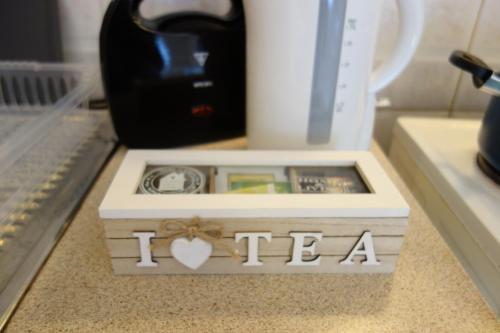 a box with the word i tea sitting on a counter at Kiki's cosy apartments in Nea Chili