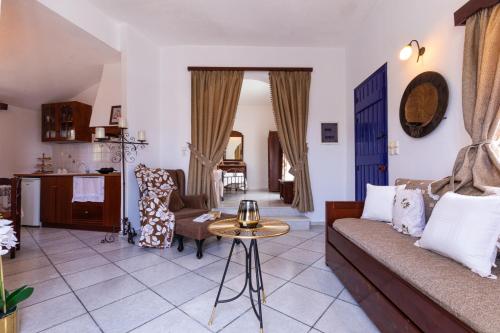 Χώρος καθιστικού στο Sunrock Suites
