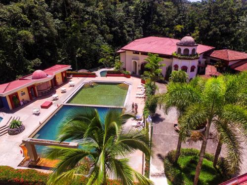 Bazén v ubytování El Tucano Resort & Thermal Spa nebo v jeho okolí