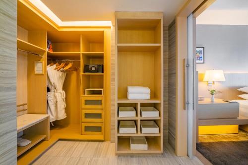 a bedroom with yellow walls and a closet at Hyatt Regency Mexico City in Mexico City