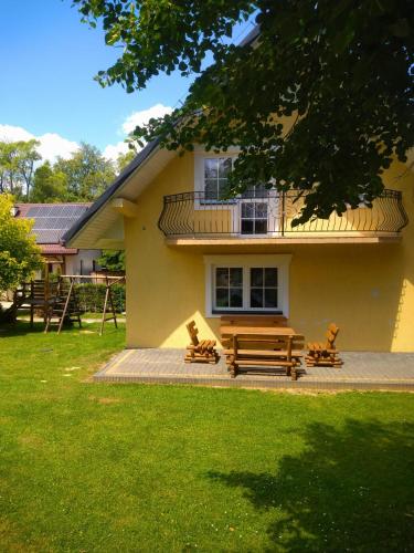 Taman di luar Dom Aga Bieszczady 10 osobowy