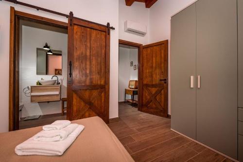 Postel nebo postele na pokoji v ubytování Villa Mirò, stupenda villa con piscina privata