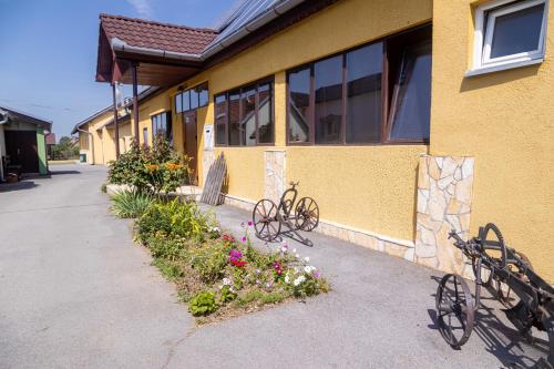 Gallery image of Seljačko domaćinstvo Juršić in Darda