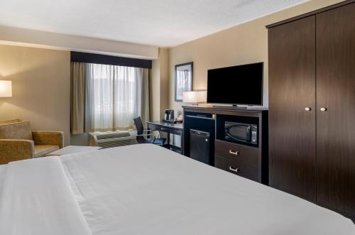 Tempat tidur dalam kamar di Best Western Charleston