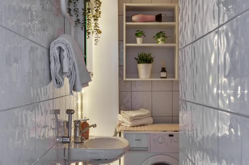 Et badeværelse på Excellent downtown location! SELF-SERVICE!