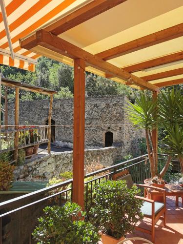 Κήπος έξω από το "Lemon Tree House" with garage for MTB