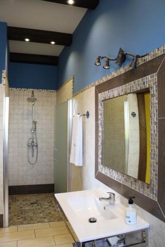 A bathroom at El Alcázar