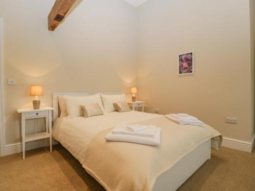 Un pat sau paturi într-o cameră la The Mill Granary