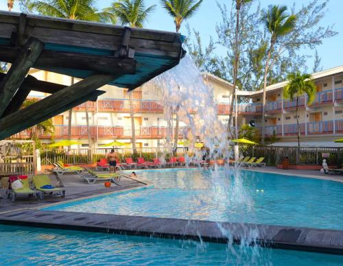 a fountain in the pool at a resort at CoCoKreyol - Ti CARAYOU in Les Trois-Îlets