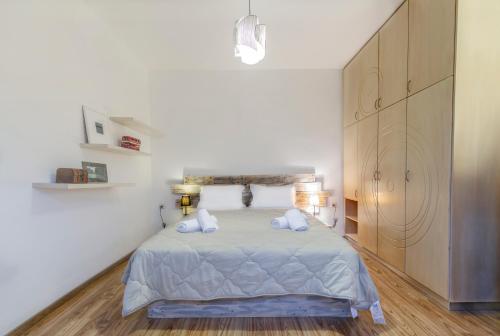 Alesti House with garden and private beach access