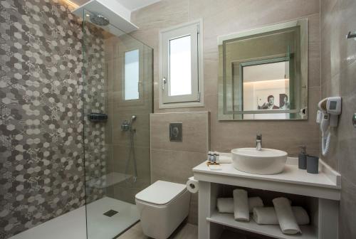 Hollywood Inn Faliraki - Adults Only tesisinde bir banyo