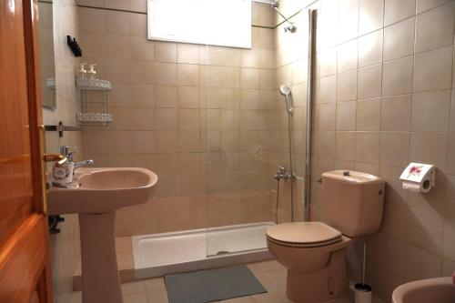 A bathroom at Apto. Guacimeta, a 20m de la playa.