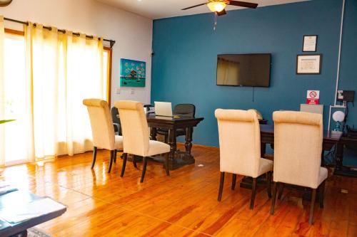 a dining room with a table and chairs at Best Western Grand Baymen Gardens in San Pedro