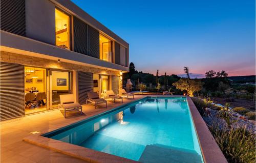 a swimming pool in the backyard of a house at 3 Bedroom Nice Home In Zman in Žman