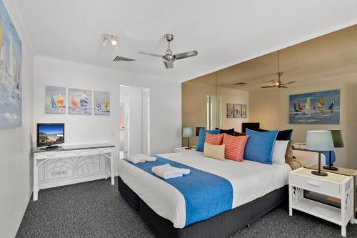 Ένα ή περισσότερα κρεβάτια σε δωμάτιο στο Noosa Boutique Apartments & Elkhorn Villas