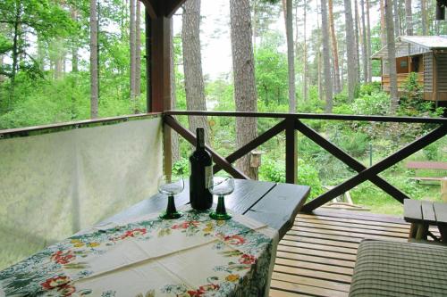 Fotografia z galérie ubytovania Fenced cottage in the middle of nature, right by the lake, Rentyny v destinácii Rentyny