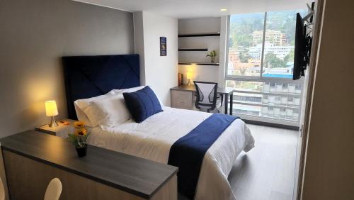 Ένα ή περισσότερα κρεβάτια σε δωμάτιο στο Elegant-cozy loft in the center historic of Bogotá