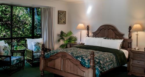 A bed or beds in a room at Mountain Sanctuary B&B