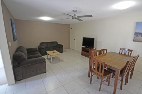 A seating area at Dunes Holiday Apartments Unit 1