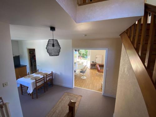 Ένα ή περισσότερα κρεβάτια σε δωμάτιο στο Maison sur le golfe du Morbihan vue mer