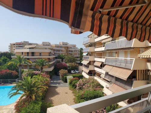 MIOUGRANO 2 Pieces Climatise 47m2 Piscine, Parking
