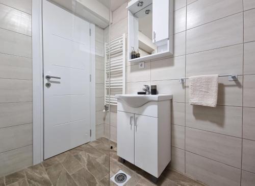 Ein Badezimmer in der Unterkunft Apartmani Gala Žabljak