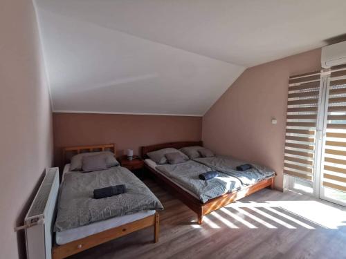 Postel nebo postele na pokoji v ubytování Garden Vendégház Velence