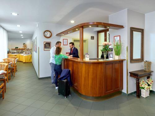 De lobby of receptie bij Hotel Melantrich