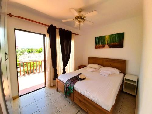 Postel nebo postele na pokoji v ubytování Fantastic 3 Bedrooms MAREVERDE, WIFI free