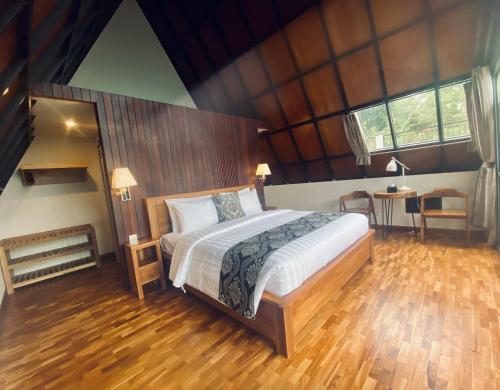 Postel nebo postele na pokoji v ubytování Bukit Tiga Lima Boutique Hotel