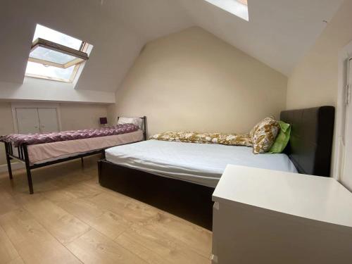 Gallery image of Cardiff simple and humble spacious 1-bed flat 1 mile to City Centre with basic furniture in Cardiff