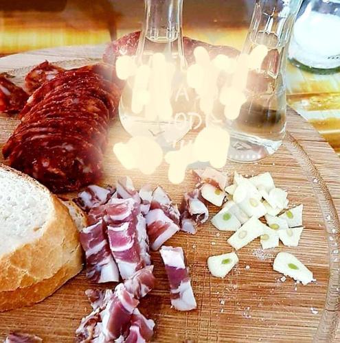 Makanan di atau berdekatan rumah percutian