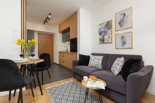 Warsaw Praga Kokoryczki Apartments with Parking by Noclegi Renters