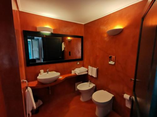 Kylpyhuone majoituspaikassa La Masseria - Rainbow Hotel LGBT - Adults Only