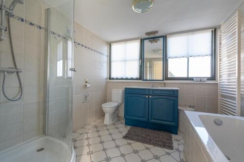Koupelna v ubytování Buitenplaats 37 Callantsoog