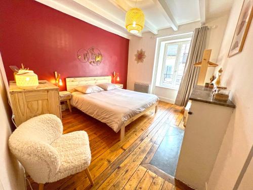 Ένα ή περισσότερα κρεβάτια σε δωμάτιο στο Gîte cosy avec Jacuzzi classé 3 étoiles