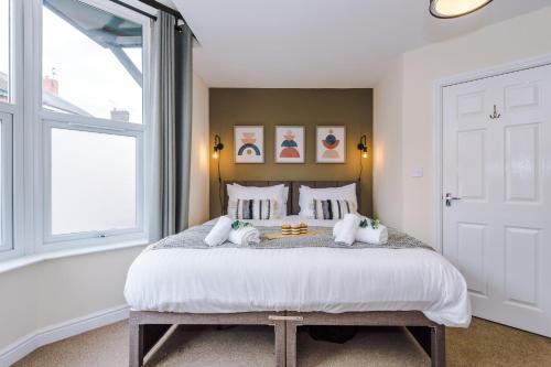 a bedroom with a large bed and a window at Modern apartment in Crewe by 53 Degrees Property, ideal for long-term Business & Contractors - Sleeps 4 in Crewe