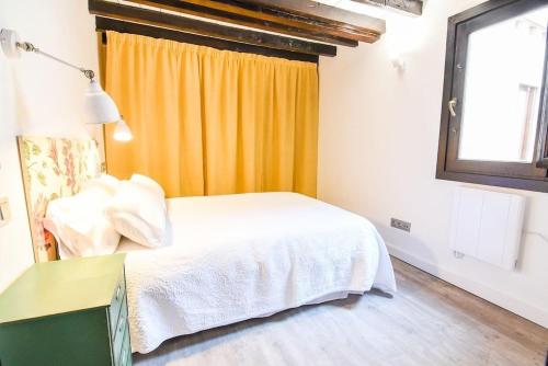 Postel nebo postele na pokoji v ubytování Zafra Albaicín Home